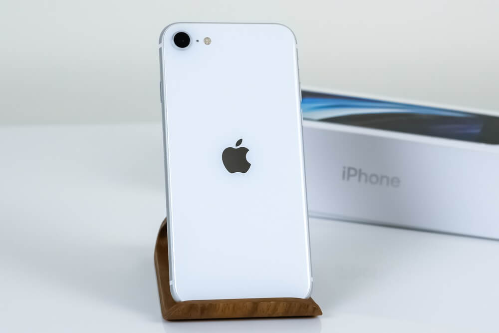 iPhone SE wit