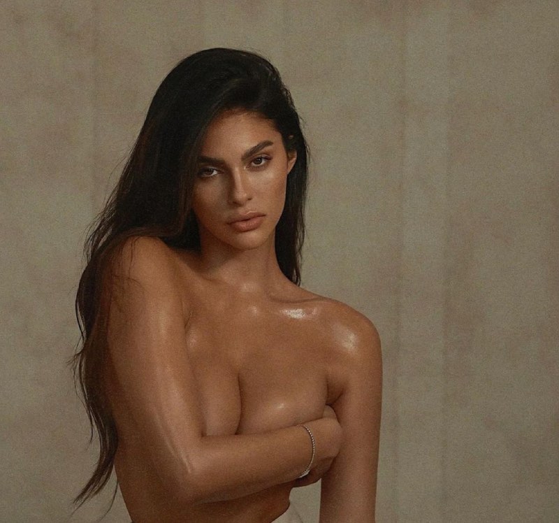 Amanda topless