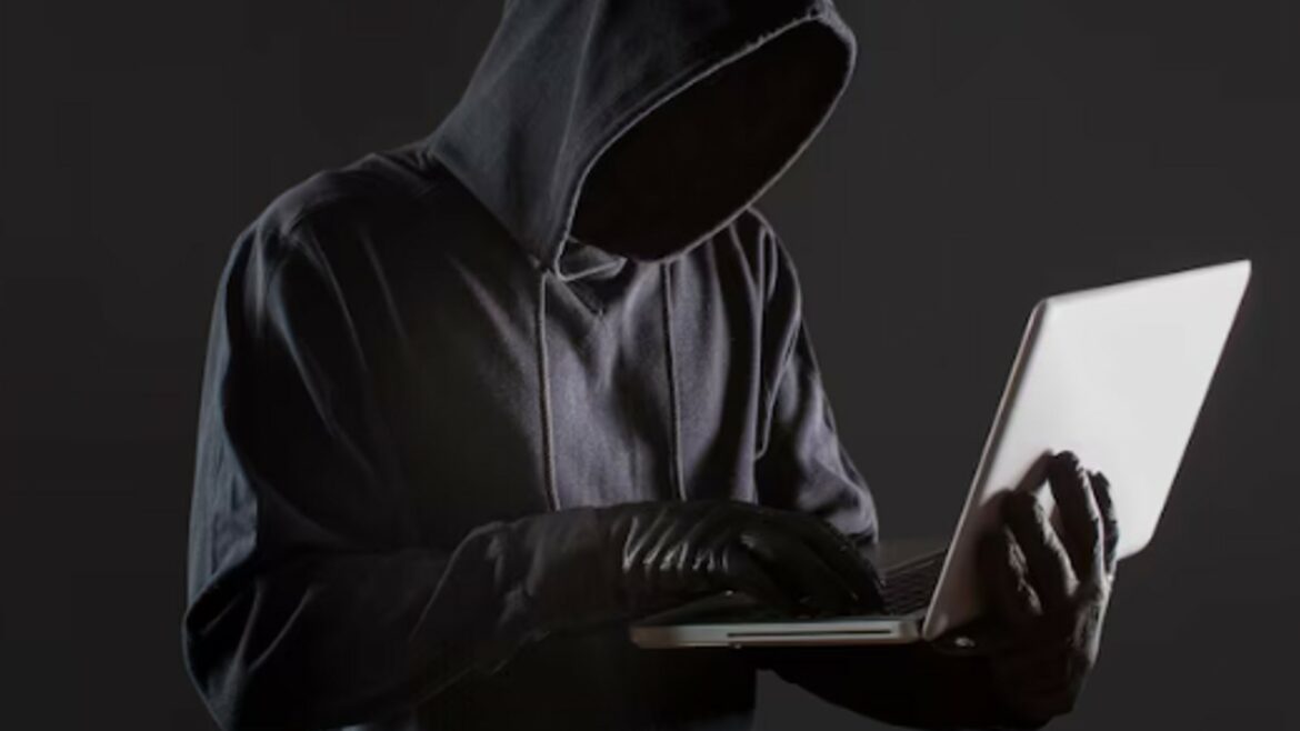 Hacker met 30 jaar ervaring onthult de engste dingen die hij heeft gezien op de griezelige wereld van de 'dark web'