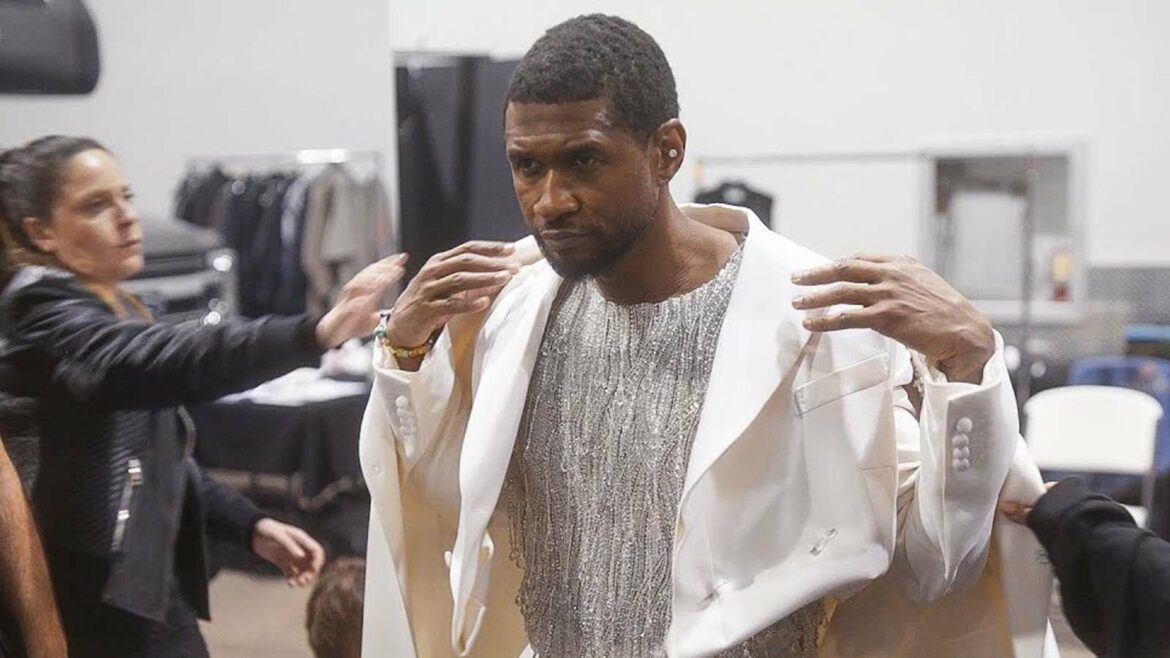 Usher geeft sprankelende show weg tijdens de de Super bowl en verdient geen koper cent voor zijn optreden!