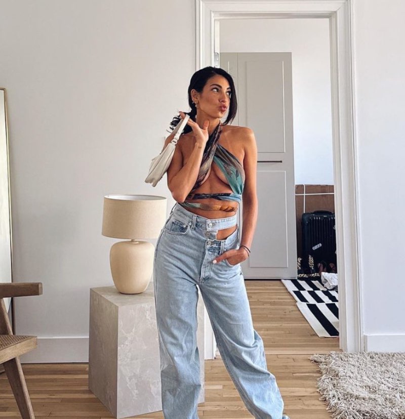 Anna in jeans